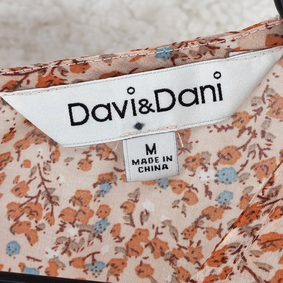 Davi & Dani Women's Lovely Floral Print Ruffled Hem Mini Dress - M - Picture 3 of 5